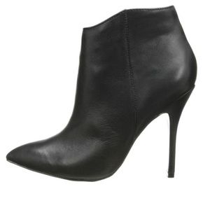 Steve Madden Grrand Black Bootie size 8.5 Medium